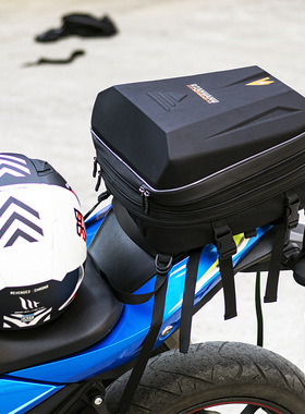 摩托车电动车后座包通用可拓展摩托车尾包硬壳背包踏板车头盔包