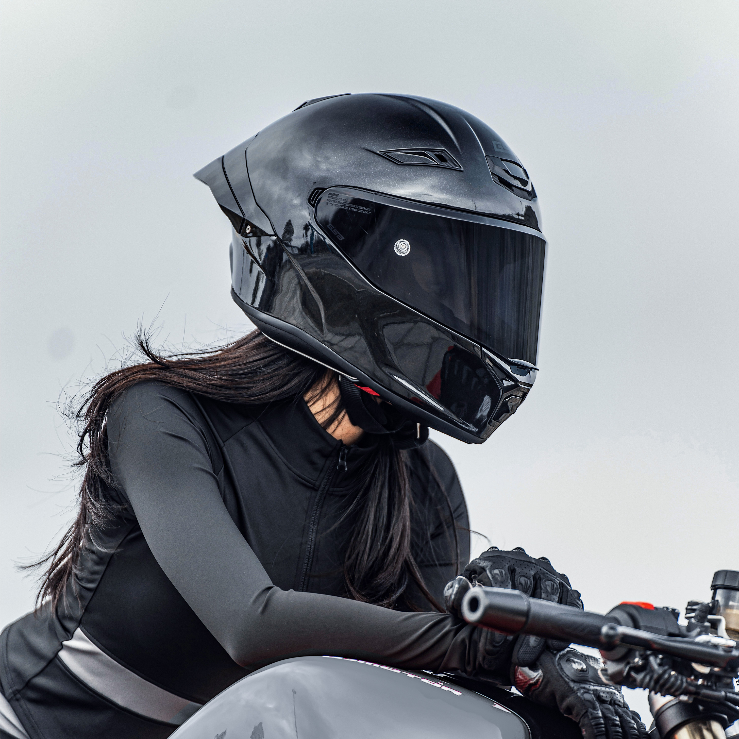 gsbrc5头盔男大尾翼摩托车全盔女机车仿赛头盔玻璃碳纤维超轻雷士