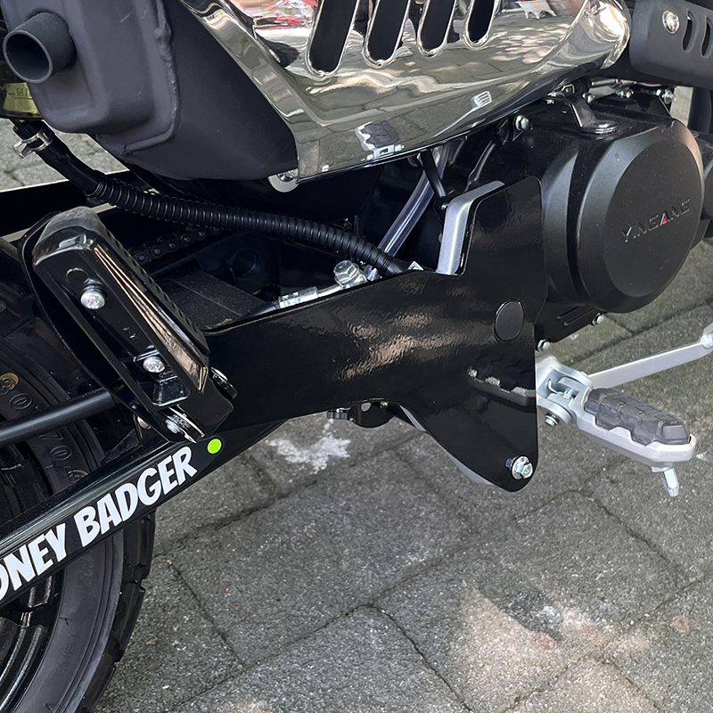 银钢蜜獾YG150-22H摩托车无损改装配件金属后脚蹬后乘员搁脚踏板