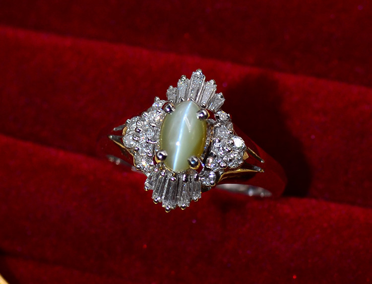 【臻选】天然斯里兰卡金绿宝石猫眼 奢华镶嵌钻石铂金900戒指