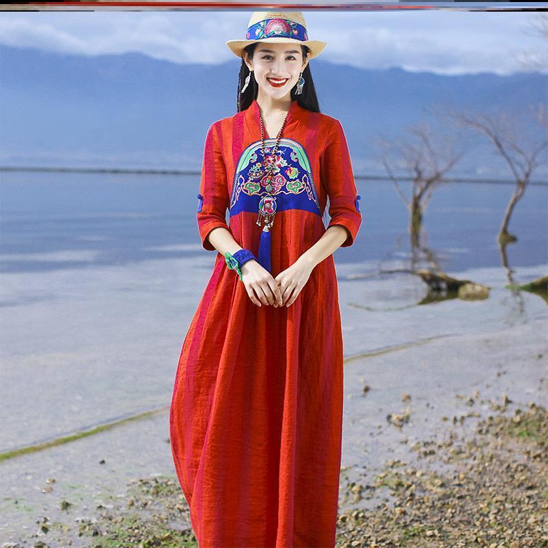 适合去新疆旅游穿搭连衣裙拍照好看的裙子服装异域风情复古刺绣