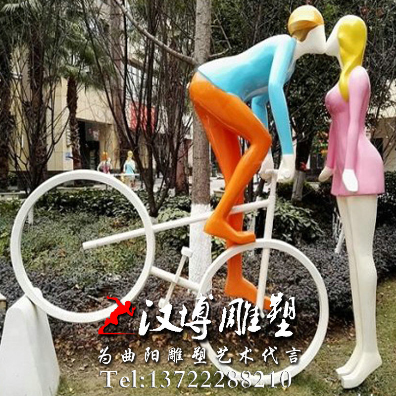 玻璃钢卡通彩绘树脂骑自行车情侣人物步行街情侣雕塑广场装饰定制
