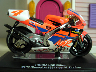 绝版1:22ITALERI本田NSR 500CC GP杜汉合金摩托车模带防尘展示盒