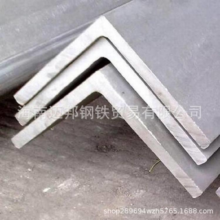 海南海口、三亚、洋浦地区有大量热镀锌角钢出售，规格型号齐全