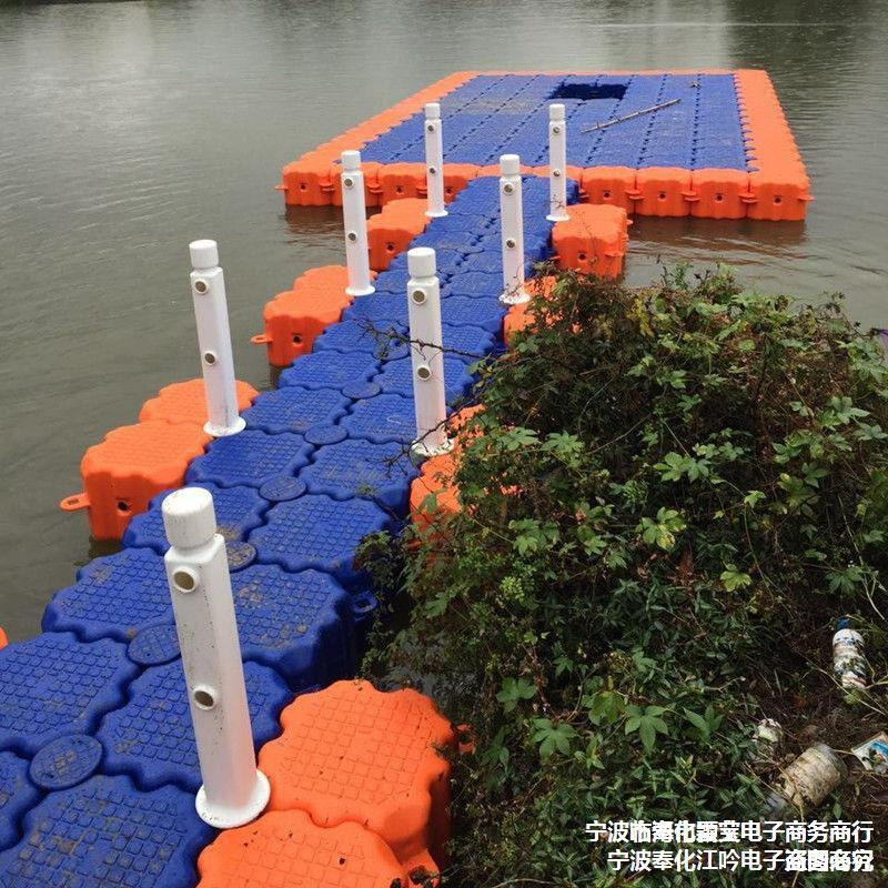 水上浮筒塑料浮桥板浮台材料摩托艇漂浮桶浮动网箱码头钓鱼平台