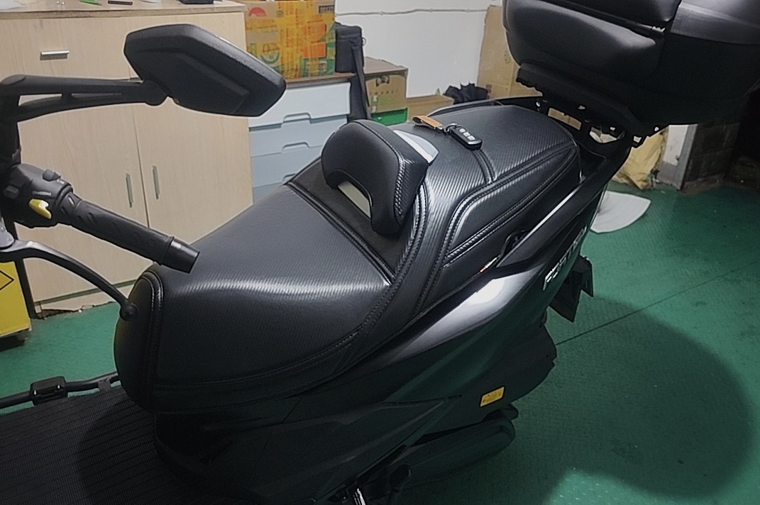 适用于QJ钱江鸿250摩托车改装腰靠座套加厚加软改装配件靠背