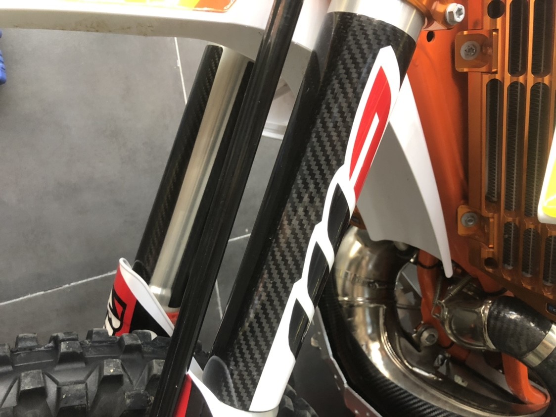 越野摩托车碳纤维前叉前减震保护套适用KTM790开禧恒舰克维斯华阳