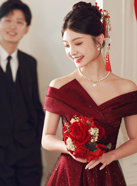 一字肩敬酒服2024新款新娘连衣裙大气法式订婚礼服高级感红色婚纱
