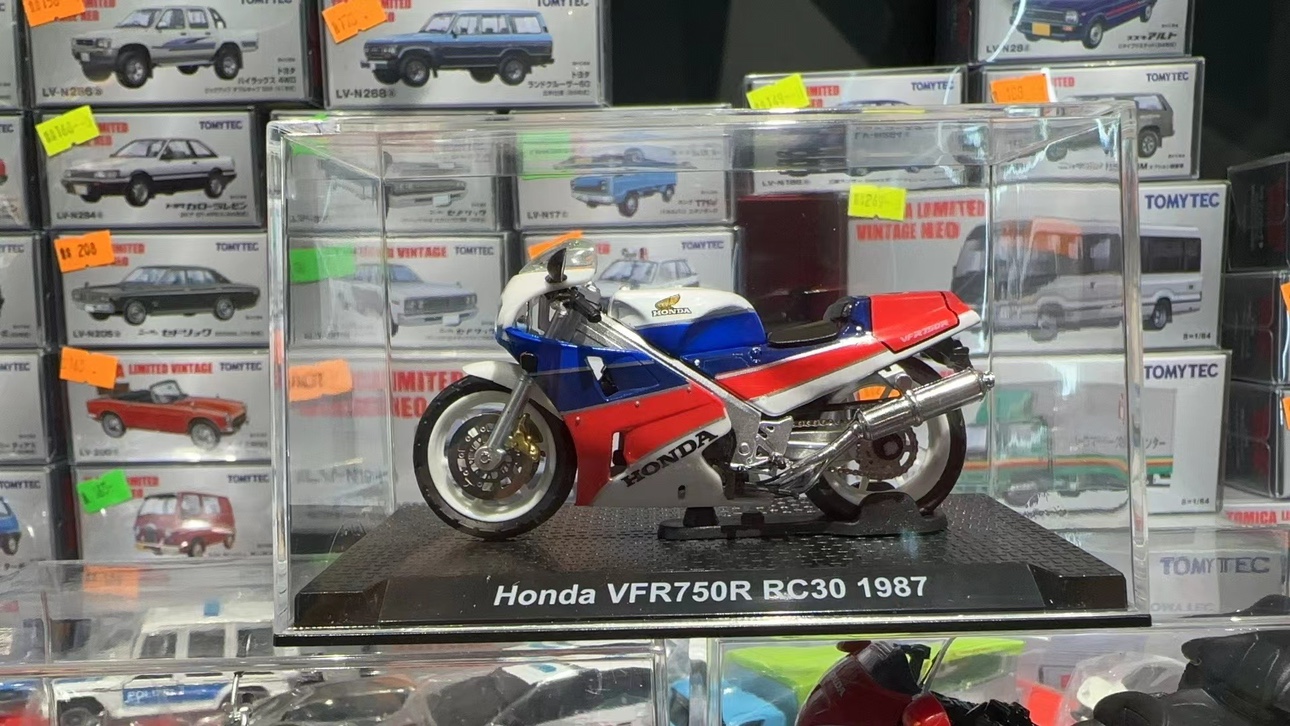 本田摩托车 模型 1：24 honda台湾7-11限定版小猴子金翼cb750 vfr