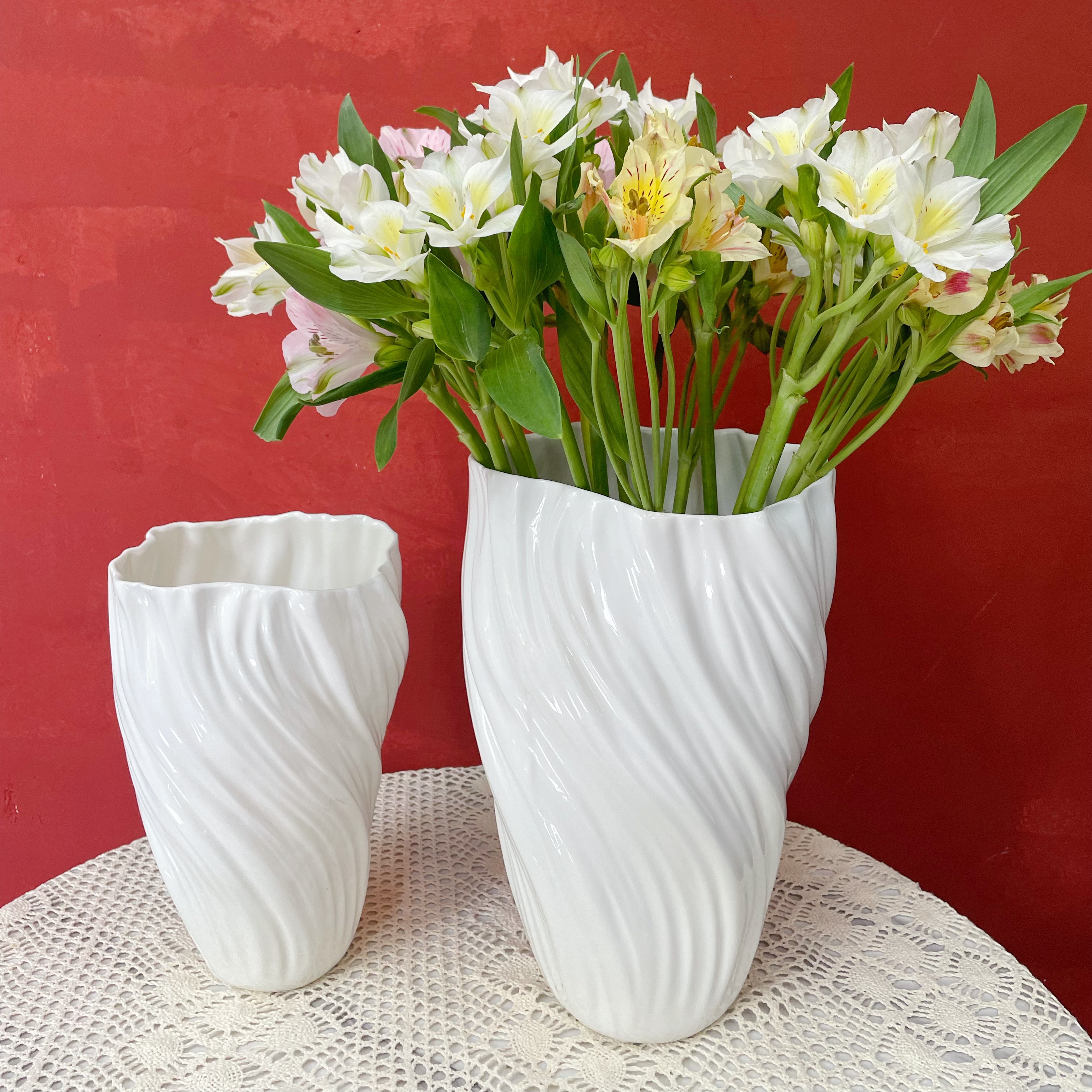 北欧水波纹简约白色陶瓷花瓶客厅餐桌高级感现代插花摆干花件花器