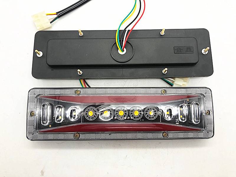三轮摩托车 电动三轮车配件 LED尾灯总成 12V三节尾灯转向一体