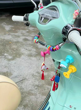 适用比亚乔VESPA姜戈龙嘉摩托车通用超萌挂钩装饰创意螺丝钉香包