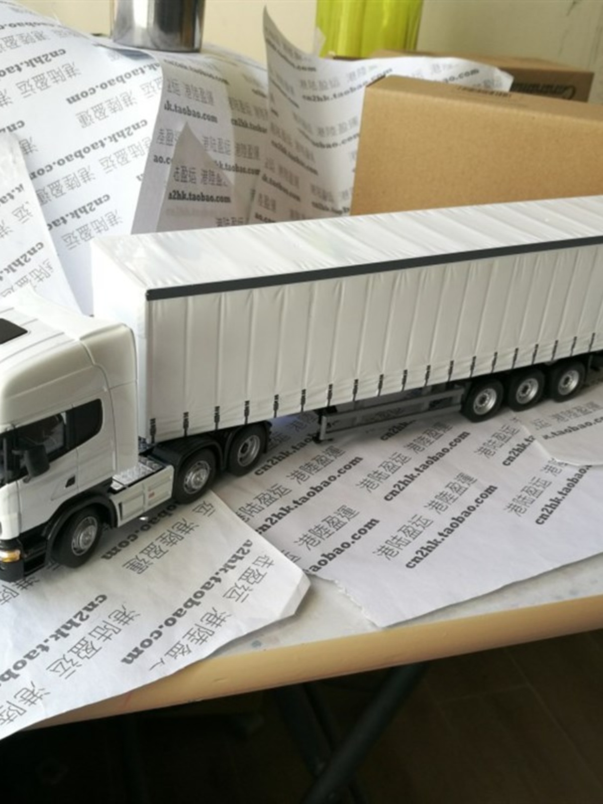 斯堪尼亚SCANIAm白色货车模型拖卡车头掀起货柜轮可转向合金比例5