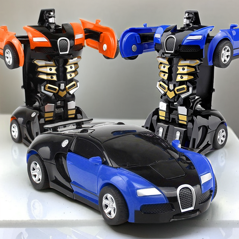 两个小汽车相撞变成机器人儿童男生女孩碰撞一秒撞击小车变形玩具