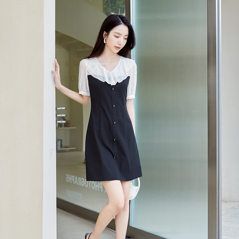 迪卡轩新款黑白拼色设计感花边领口短袖中长款女士连衣裙夏季女裙