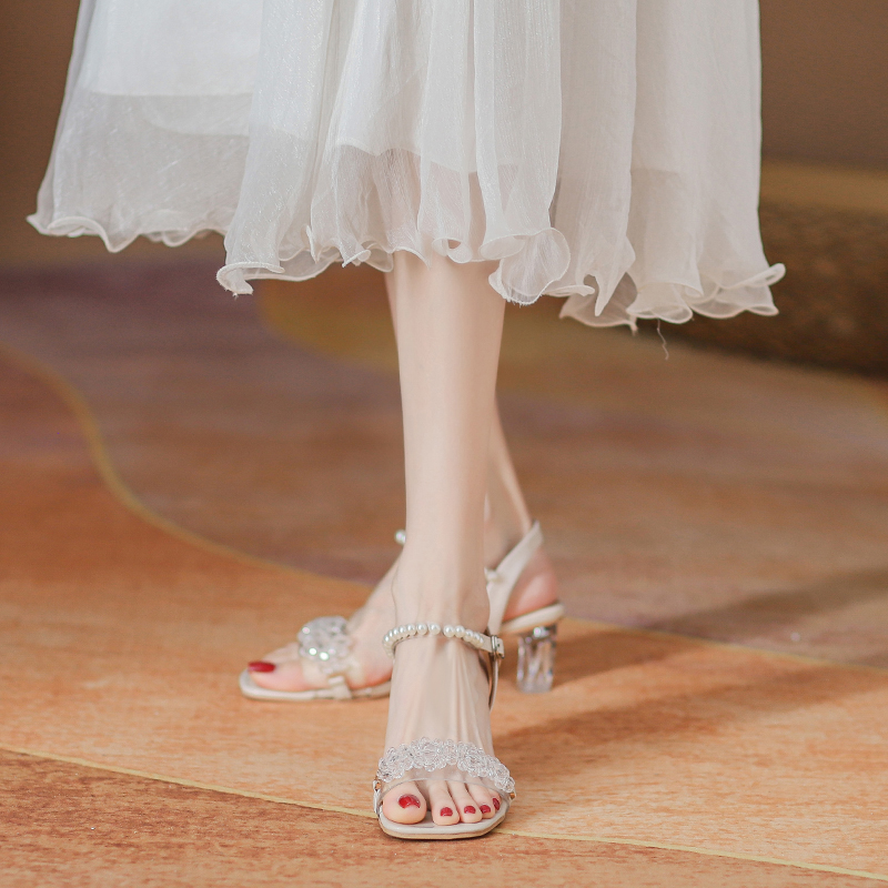 配裙子仙女风凉鞋女2023年新款水晶粗跟法式高跟鞋珍珠一字带凉鞋