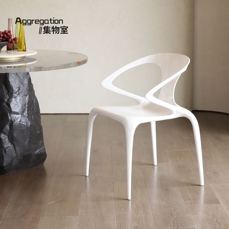 AVA罗奇堡亚克力餐桌椅轻奢高级设计师家用扶手透明靠背水晶椅子