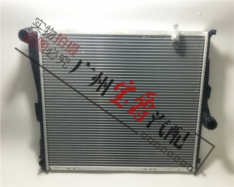 适用宝马X3水箱E83散热器F25冷却器X3散热网E83冷却水箱F25水箱