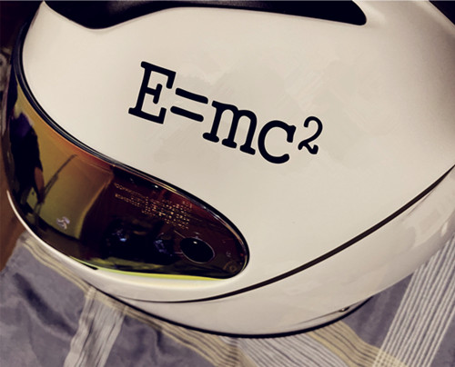 数学有名公式E=mc²电动车头盔贴纸创意贴画摩托车油箱贴滑板贴纸