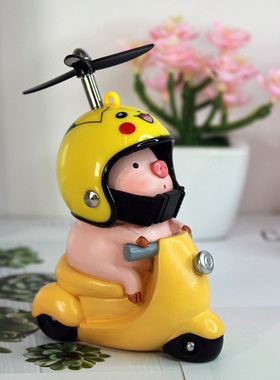 可爱汽车车载头盔小猪摆件创意装饰品高档送男女生朋友礼物骑摩托
