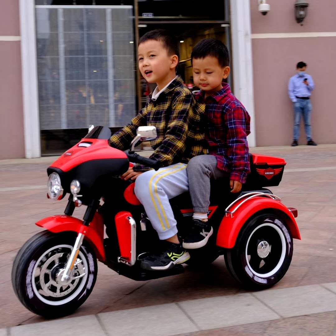 新品儿童电动摩托车双人幻影三轮摩托电动车2-9岁电玩车可坐人