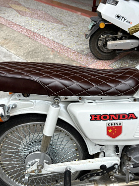 嘉陵70摩托车复古座垫 毛毛虫坐垫 JH70 金旺70改装加长菱形座包