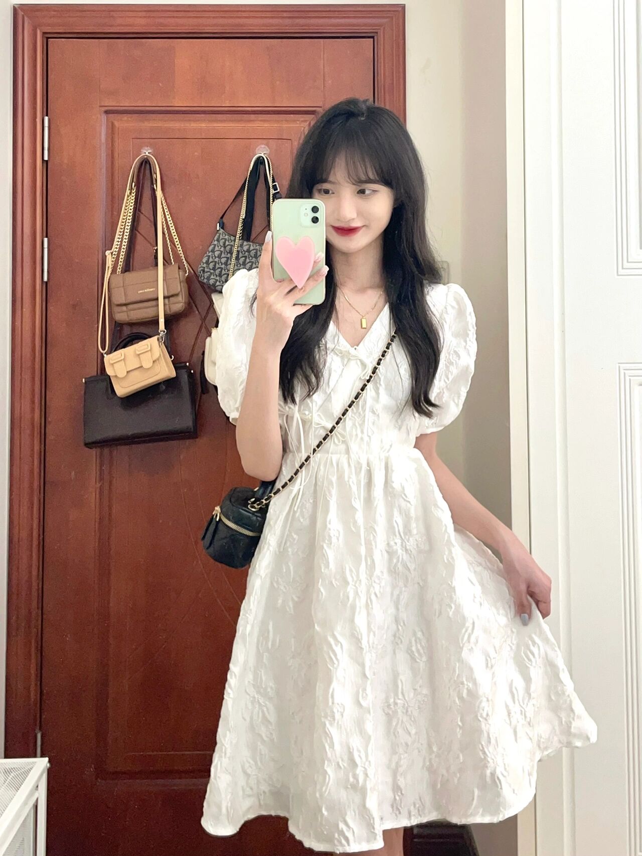 白色v领泡泡袖连衣裙女夏季法式小众设计高级感别致漂亮独特裙子
