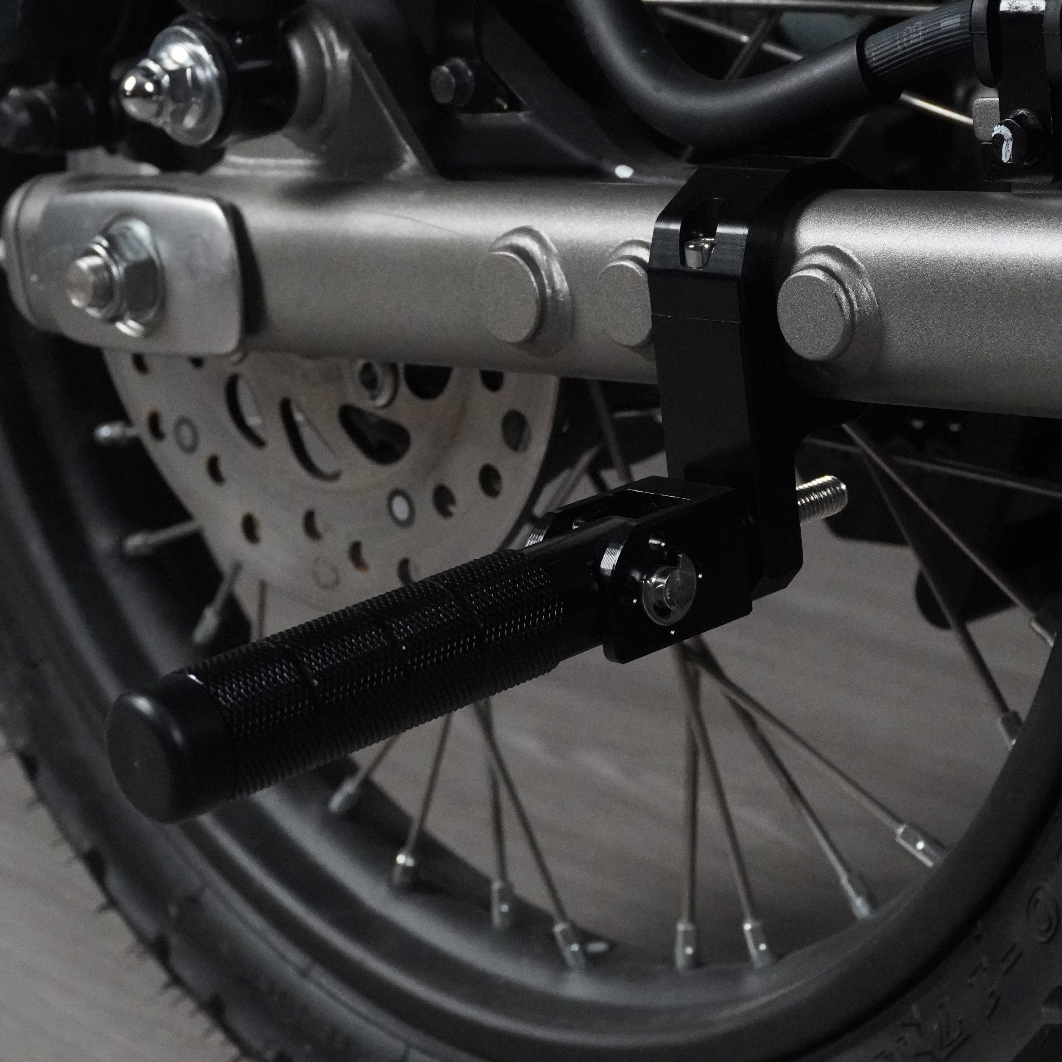 适用本田CT125摩托车改装配件铝合金后脚踏脚蹬黑色