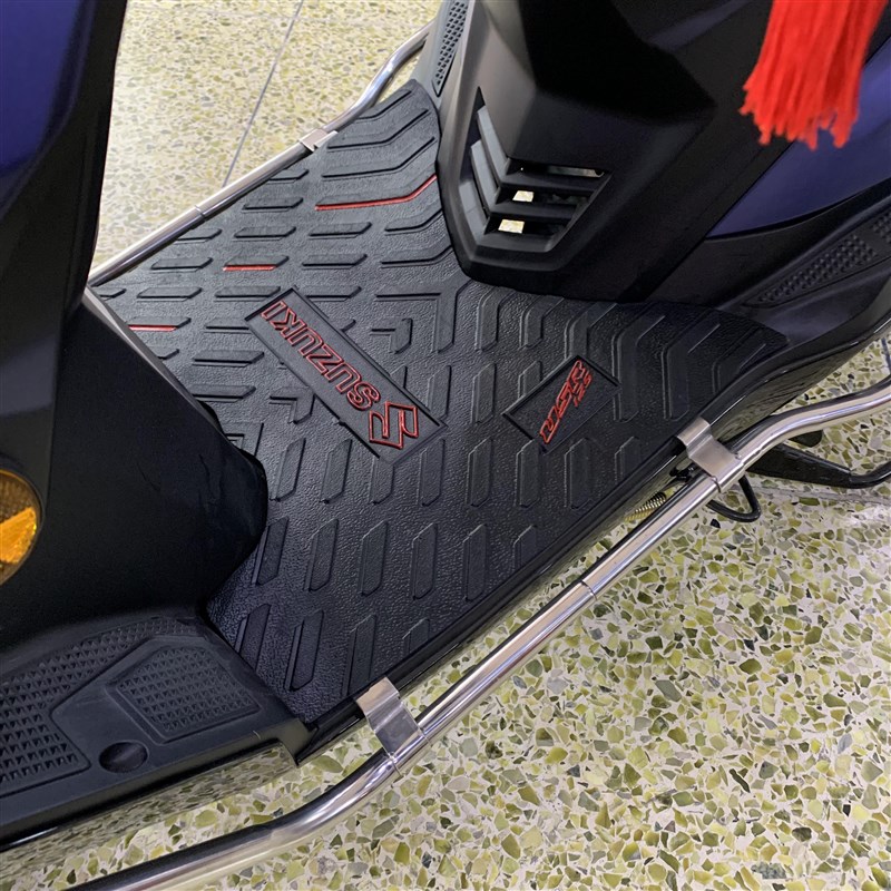 适用于豪爵铃木USR/UCR/AFR125摩托车脚垫改装件配件防滑踏板垫