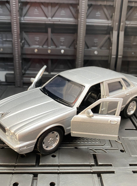 JKM1:36捷豹XJ6经典轿车立标双开门回力合金小汽车模型收藏玩具