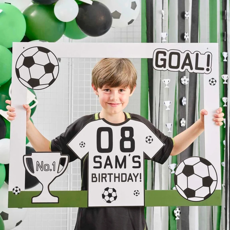 真人足球主题派对生日布置气球装饰海报生日帽定制KT板矿泉水瓶贴