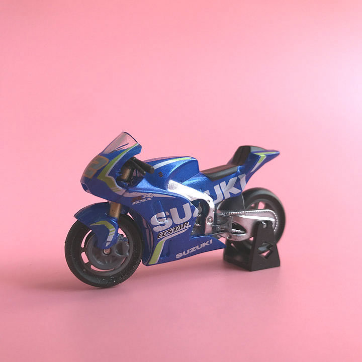 日本摩托车模型摆件 SUZUKI铃木 1:42 GP蓝色摩托赛车模型