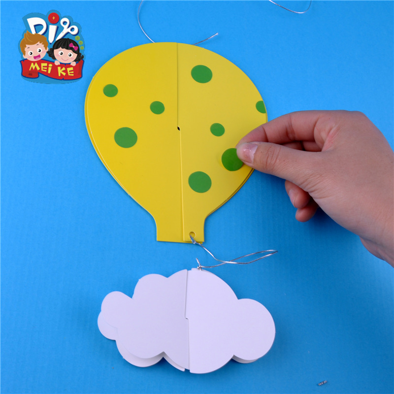 云朵中的热气球 涂色粘帖绘画材料包儿童 DIY创意配件材料包促销