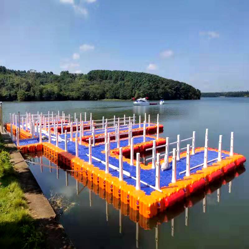 水上浮桥厂家塑料浮筒景区浮动码头摩托艇游艇泊位水上漂浮平台