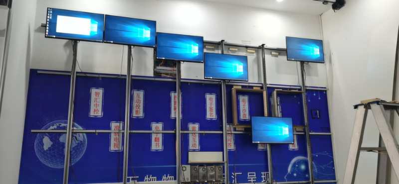 电动互动矩阵滑轨屏同步进行多媒体展厅负载42/55寸移动滑轨厂家