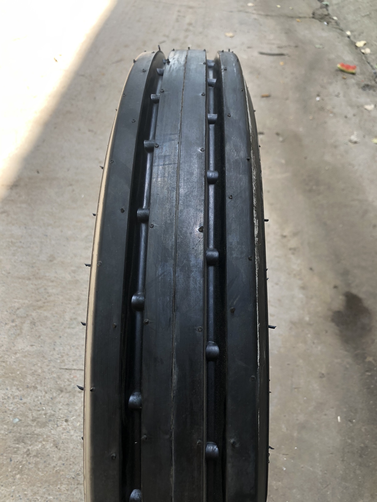 550-16条型花纹徐州甲字轮胎 拖拉机导向前轮轮胎 含内胎