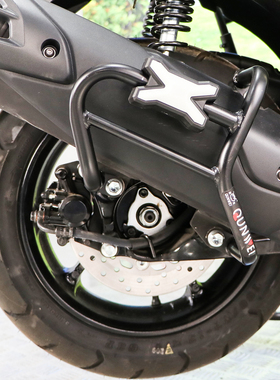 适用雅马哈NMAX155摩托车排气管消声器侧保护杠尾架配件