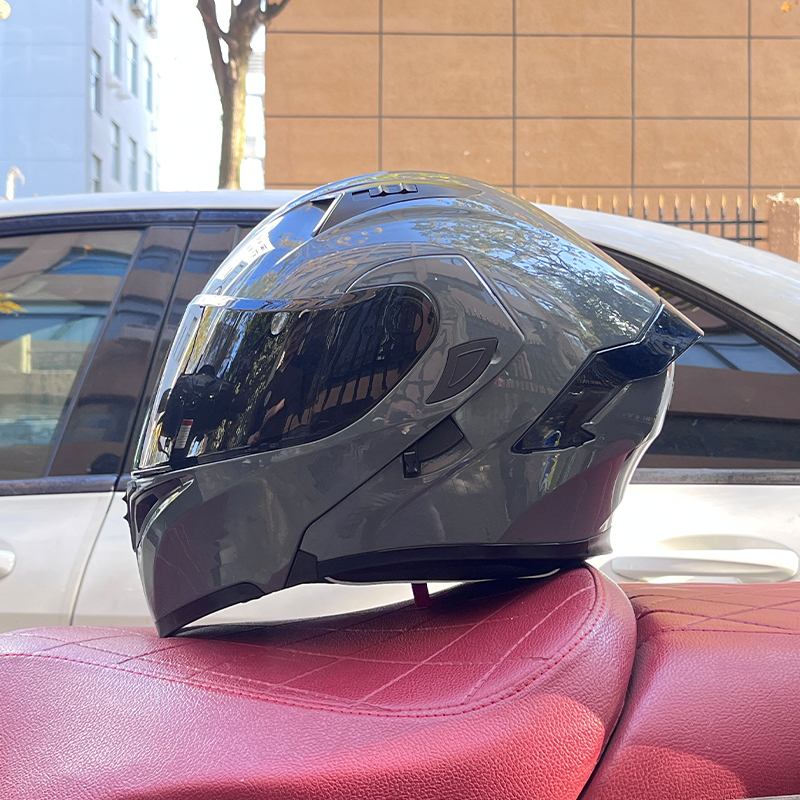 高档Orz新国标A头盔男女摩托车头盔揭面盔全盔尾翼半盔防护帽安全