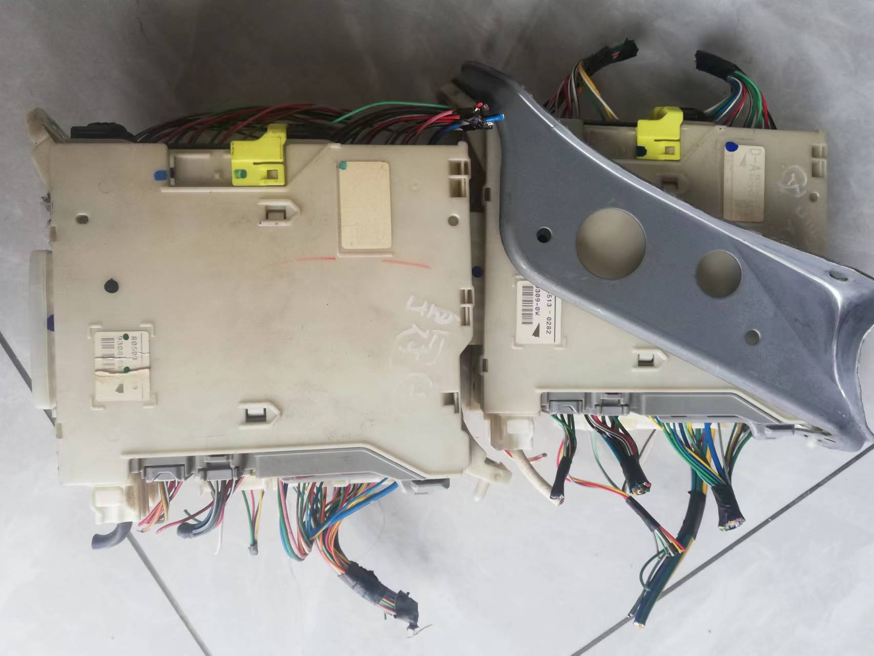 适配12代丰田皇冠车身电脑室内保险盒车身控制器纯原装拆车配件