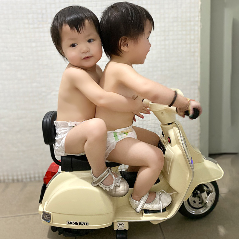网红儿童电动摩托车男孩女孩宝宝小孩玩具可坐人复古三轮遥控车