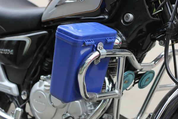 摩托车保险杠工具箱置储物盒塑料水杯架可上S锁杂物桶尾箱大号