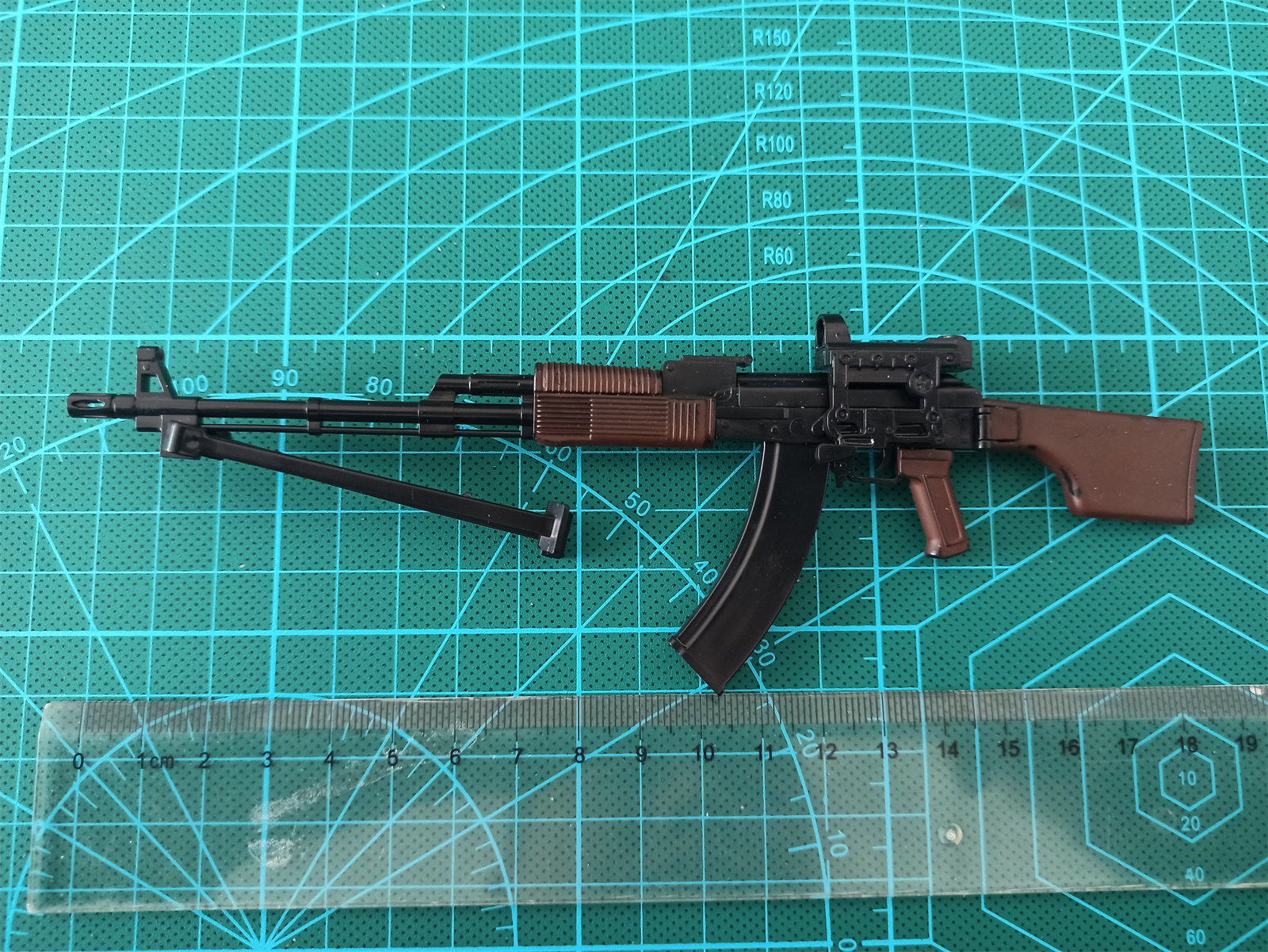 成品1:6枪模苏联俄罗斯RPK74轻机枪 不具发射功能满50包邮