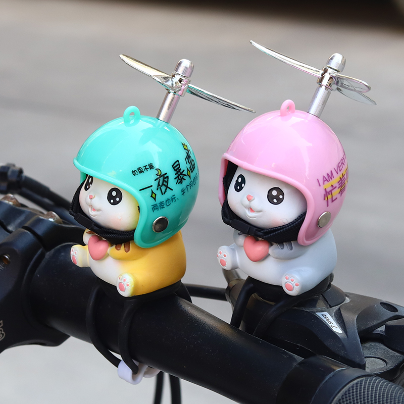 小黄鸭头盔电瓶车装饰品自行车汽车车载摆件电动摩托车可爱小配件