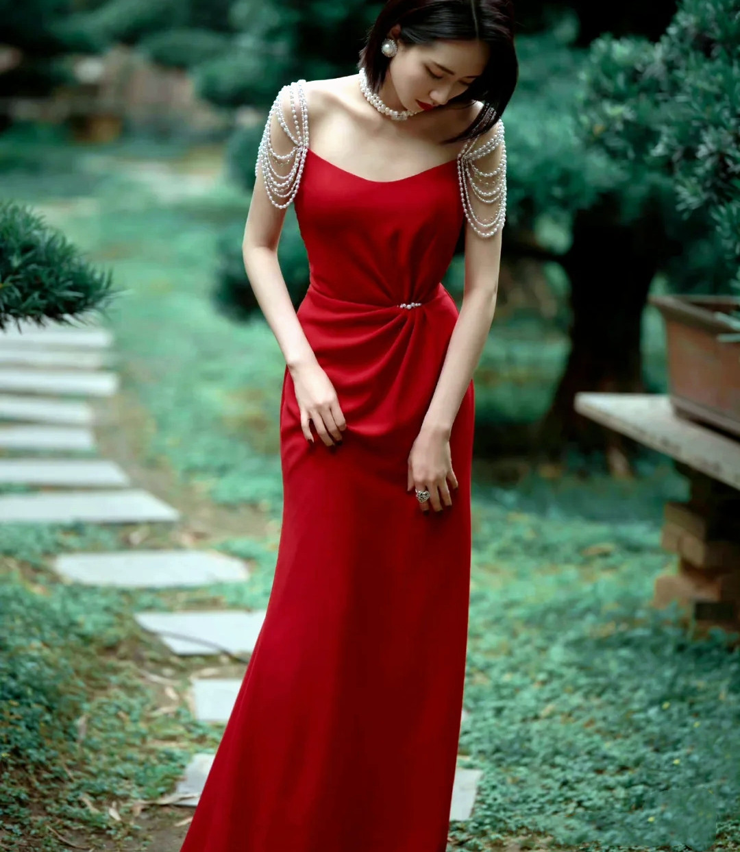 2023仿刘惜君时尚性感新娘红毯摄影年会写真明星红色珍珠露背礼服