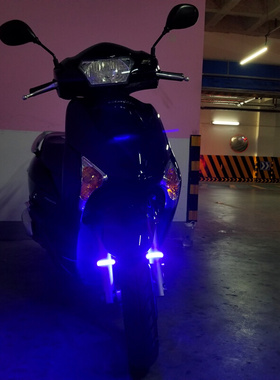 电动车LED防水装饰灯带爆闪警示灯管踏板摩托车底盘改装战警尾灯