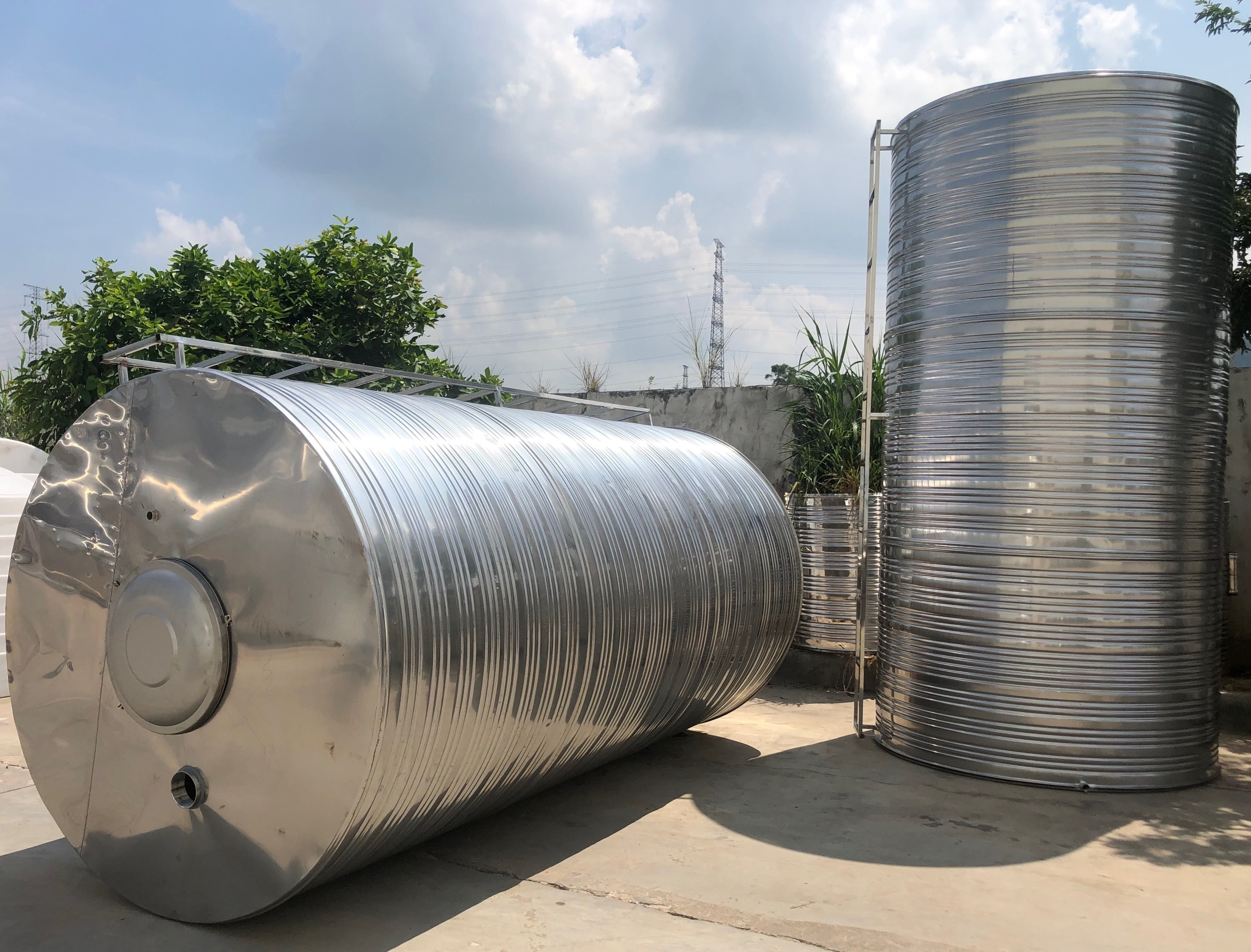 304不锈钢水塔水箱储水罐立式卧式蓄水池太阳能家用水桶食品级1吨