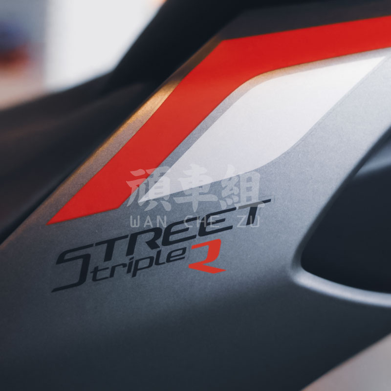 适用 凯旋  Street Triple R RS 765 摩托车机身装饰贴纸 油箱贴