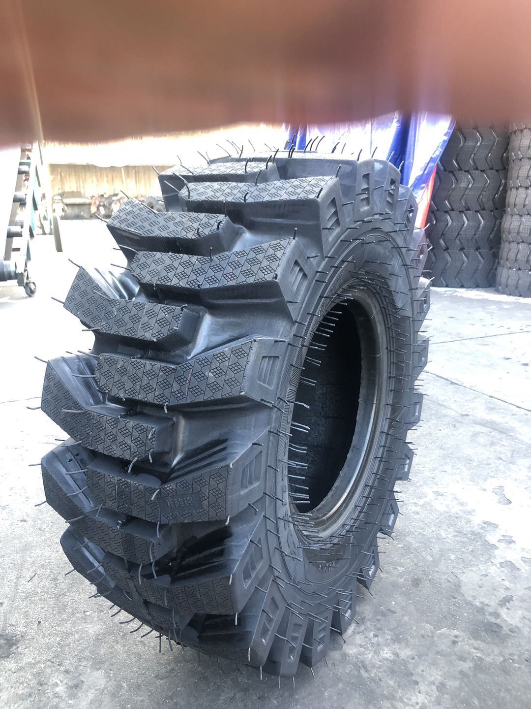 铲车装载机轮胎2TKL0.5/70-16半钢丝胎实心实心防扎越野叉车205.-