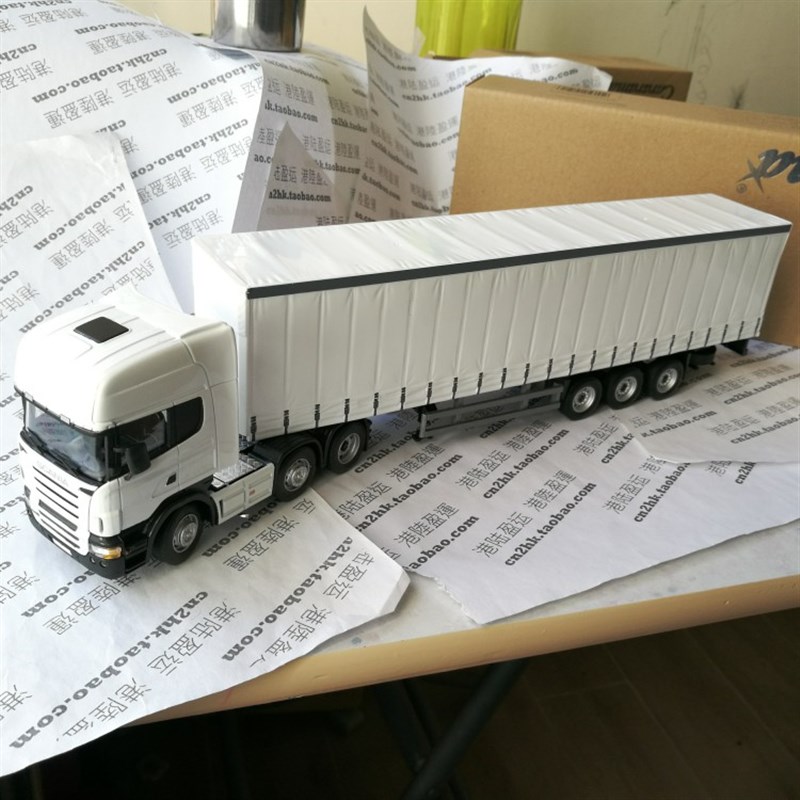 斯堪尼亚SCANIAm白色货车模型拖卡车头掀起货柜轮可转向合金比例5