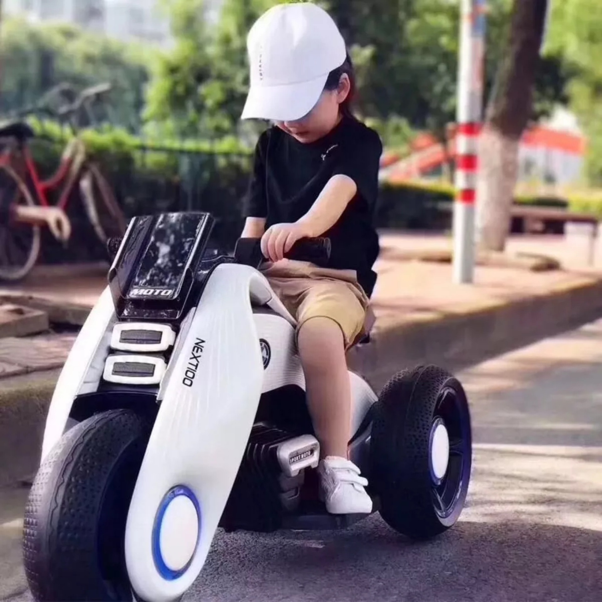 新款飓风儿童二轮三轮电动摩托车可坐可骑2-5岁宝宝玩具车